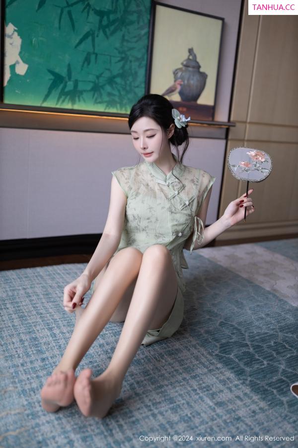 逗逗DouDou  [XiuRen]高清写真图 2024.09.06 No.9124 小逗逗 丝袜美腿第4张图片